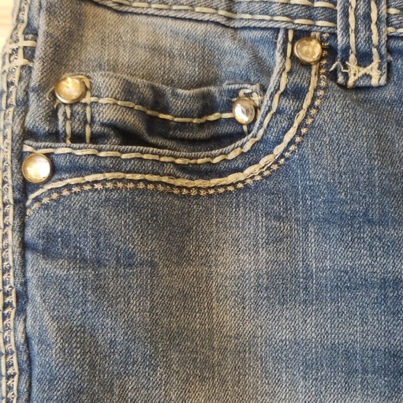 Shorts - Picture 2 of 5